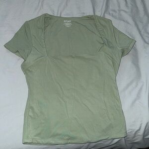PUMIEY green sleeve top. Square neckline.